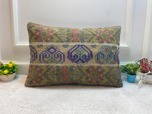Handmade Wool Lumbar Pillow Cover: Vintage Turkish Kilim (16x24 in)