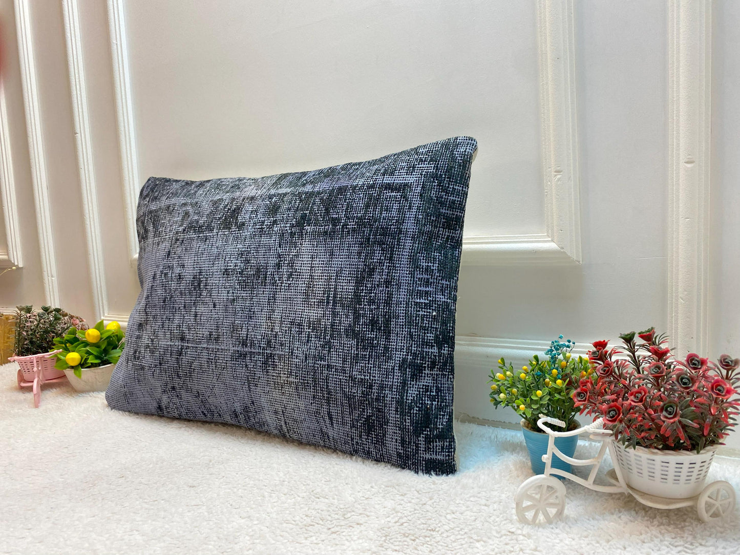 Gray Vintage Turkish Rug Pillow Cover: Handmade Kilim, 16x24 inch