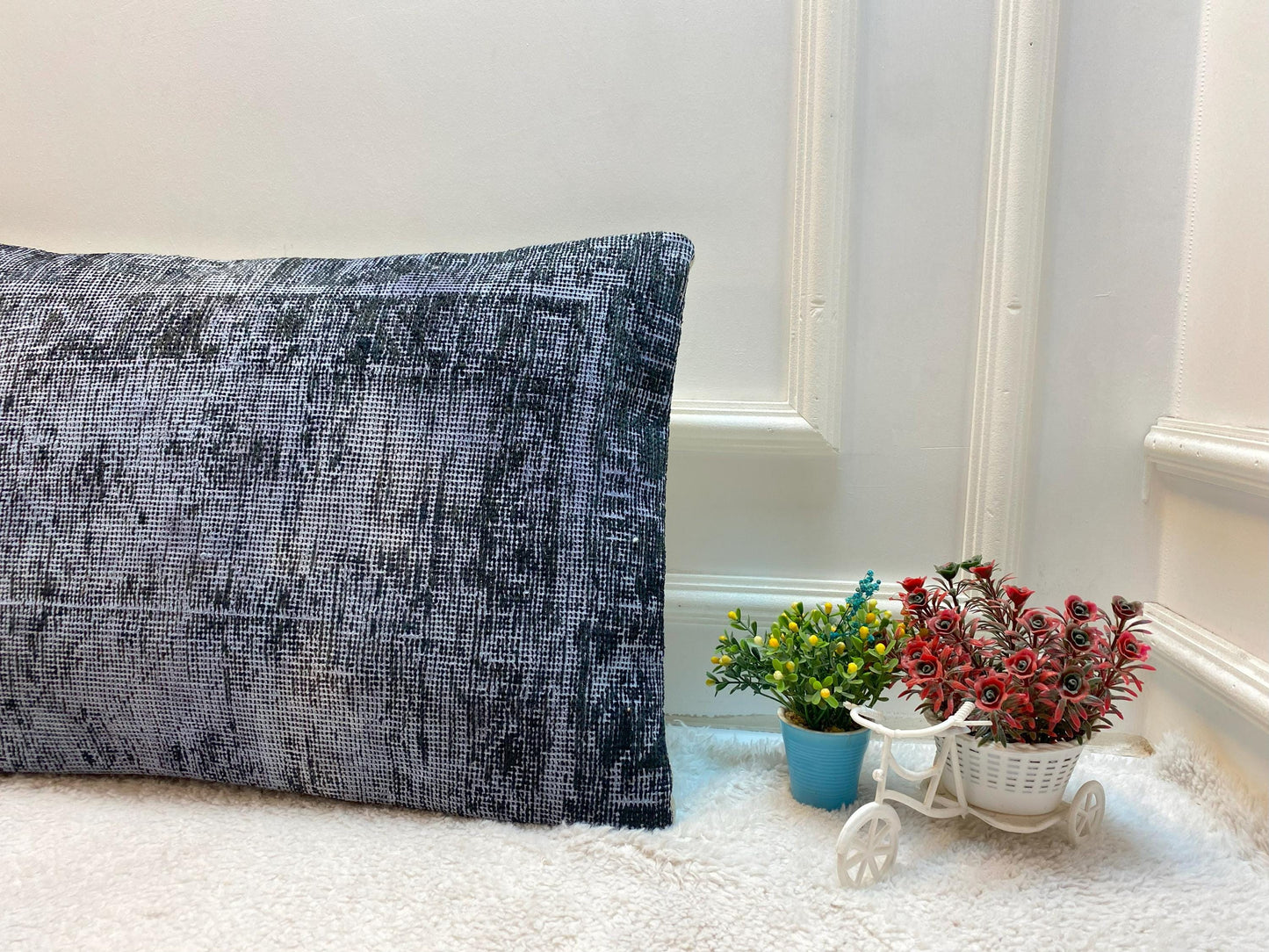 Gray Vintage Turkish Rug Pillow Cover: Handmade Kilim, 16x24 inch