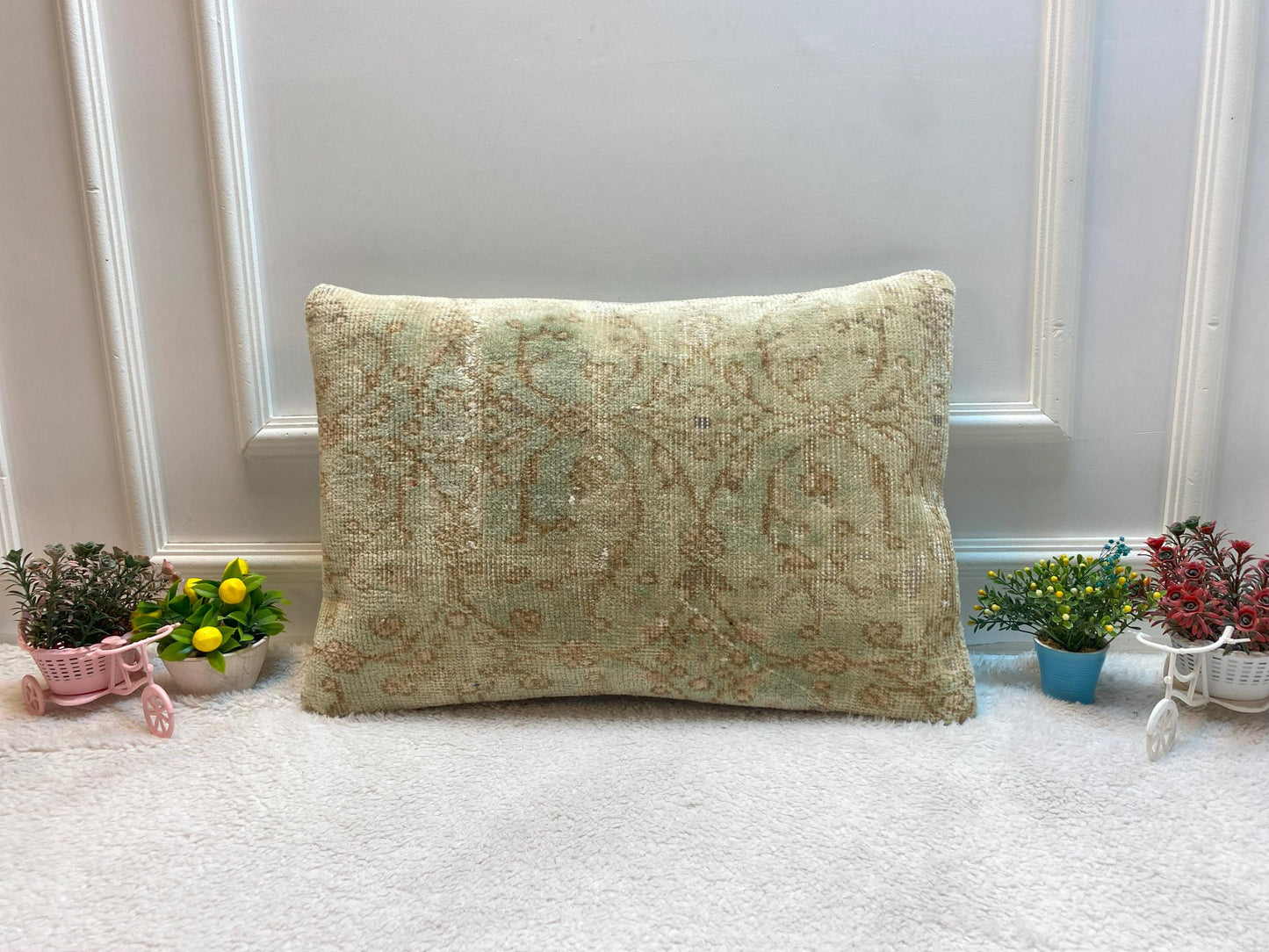 Vintage Turkish Rug Lumbar Pillow Cover: Beige & Green, 16x24 inch