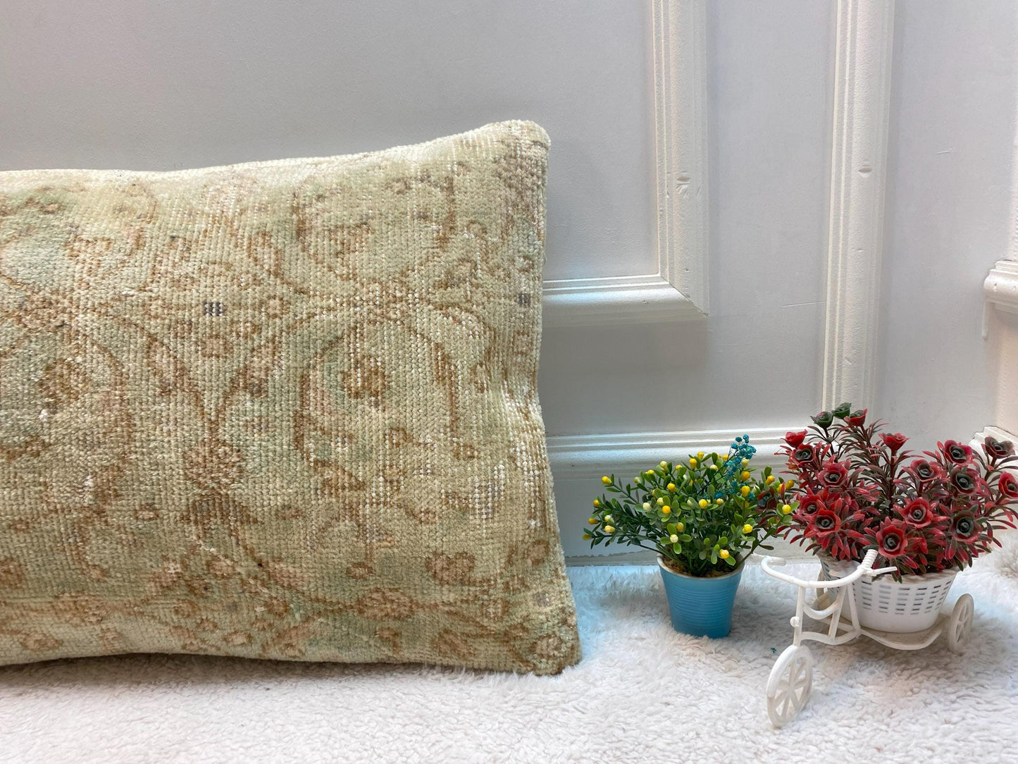 Vintage Turkish Rug Lumbar Pillow Cover: Beige & Green, 16x24 inch