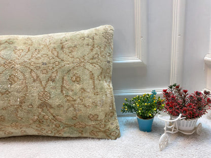 Vintage Turkish Rug Lumbar Pillow Cover: Beige & Green, 16x24 inch