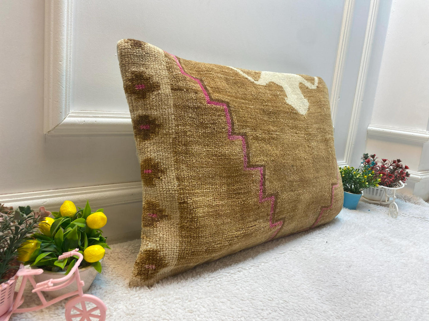 Handmade Brown Turkish Rug Lumbar Pillow Cover (16x24 in)