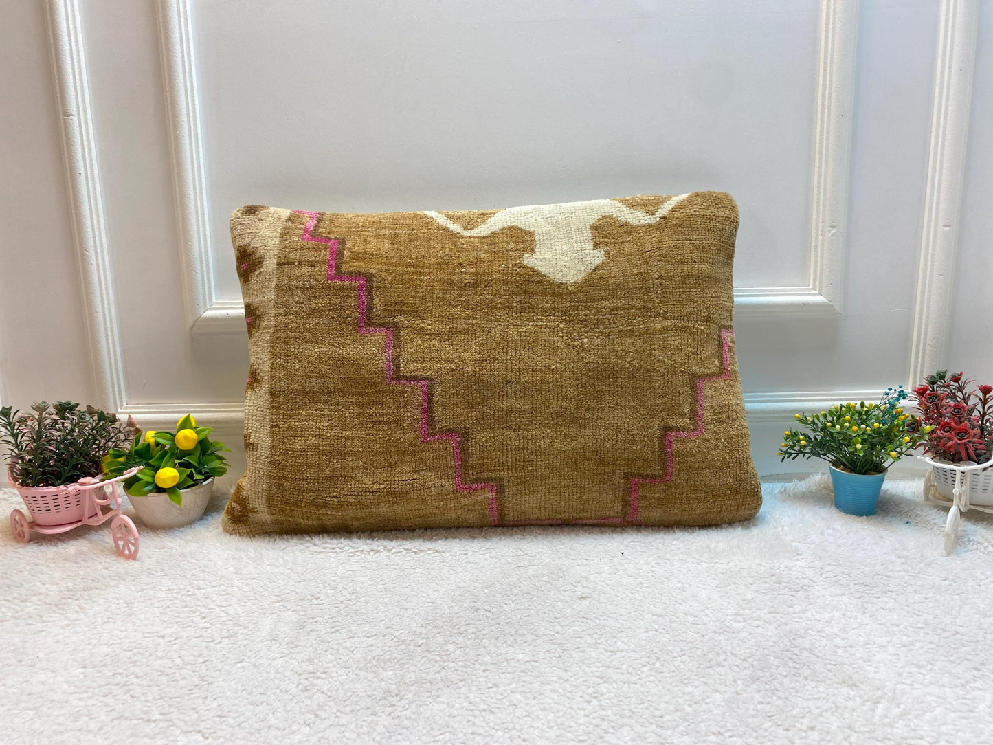 Handmade Brown Turkish Rug Lumbar Pillow Cover (16x24 in)