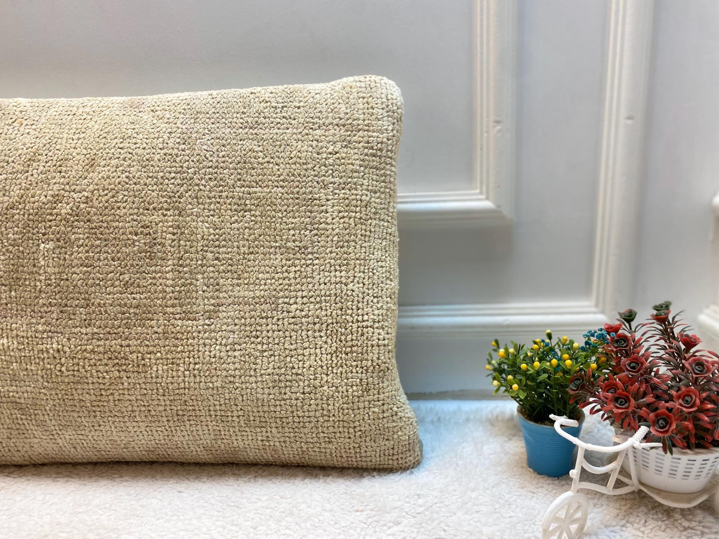 Beige Turkish Rug Lumbar Pillow Cover: Vintage Wool Kilim, 16x24 inch