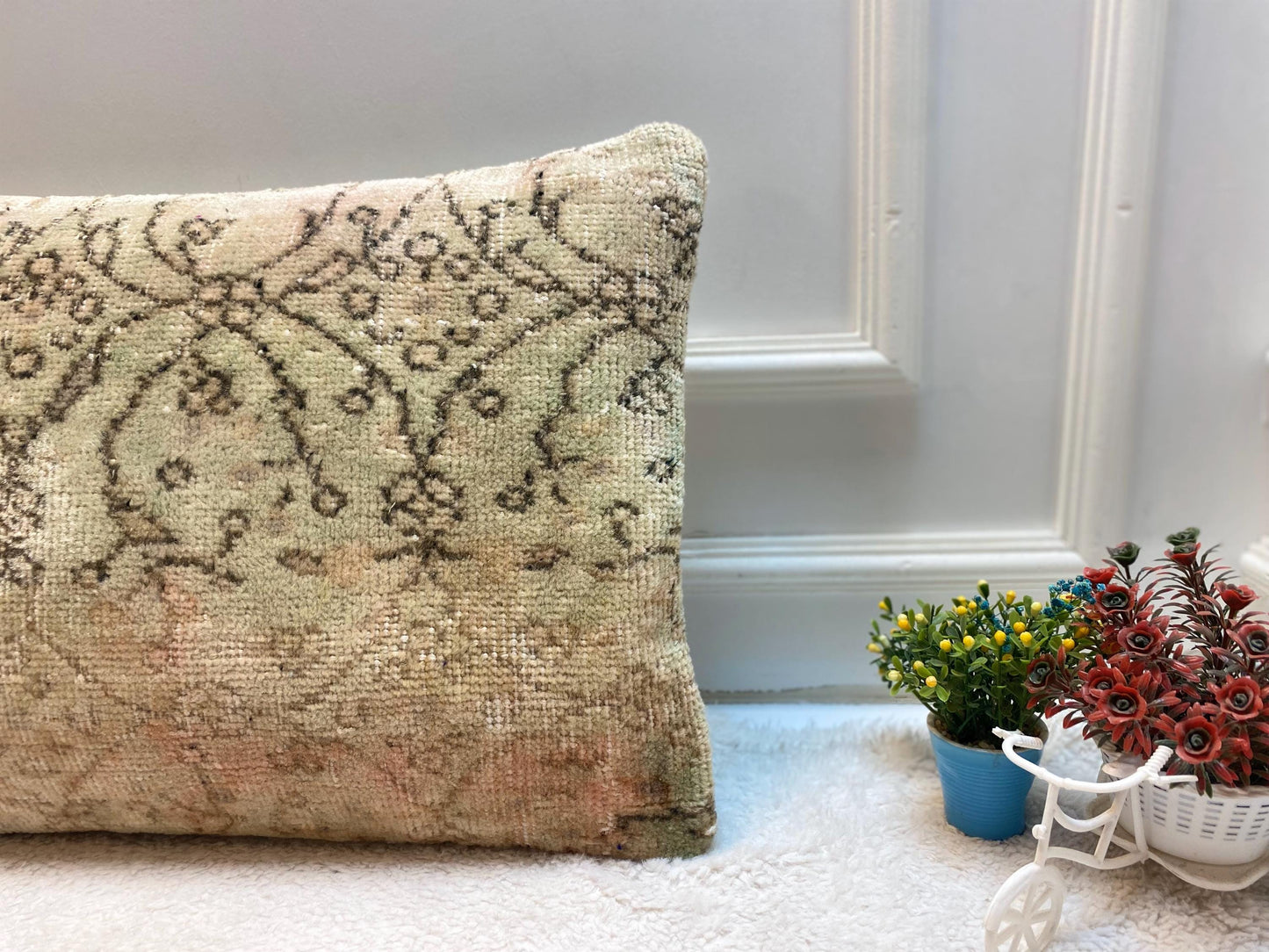 Handmade Lumbar Kilim Pillow Cover: Vintage Turkish Rug, 16x24 inch