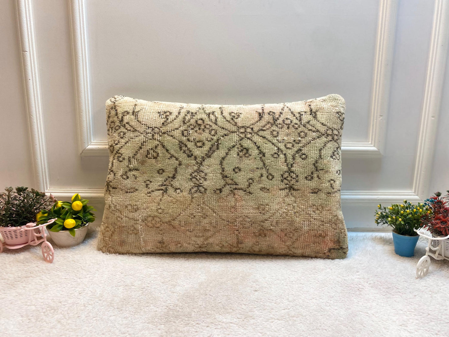 Handmade Lumbar Kilim Pillow Cover: Vintage Turkish Rug, 16x24 inch