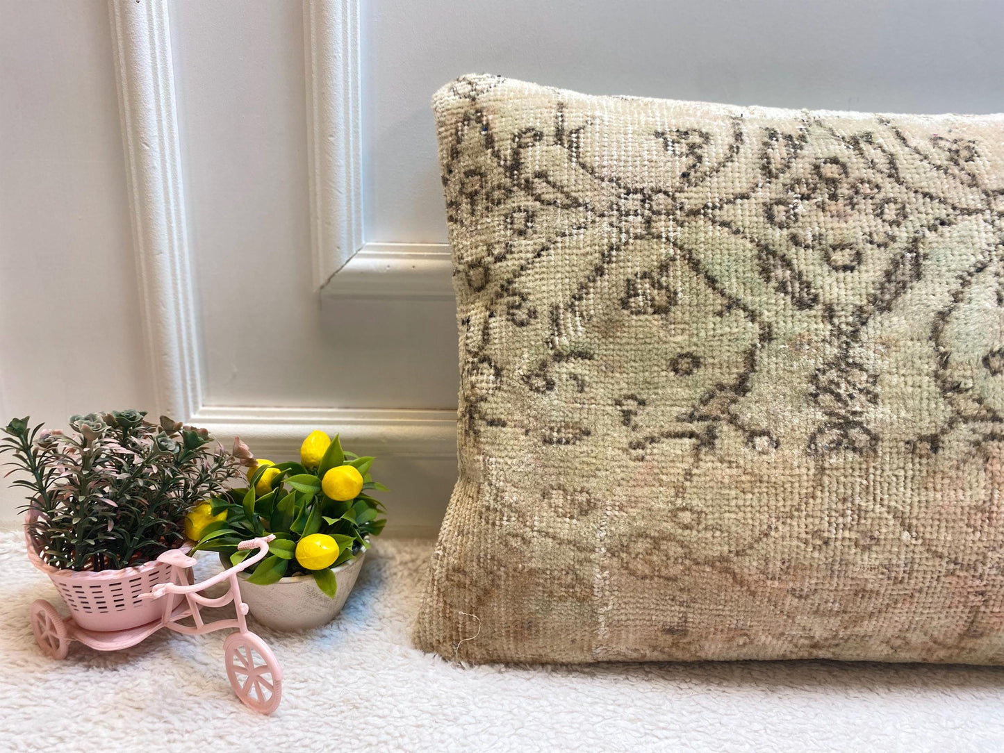 Handmade Lumbar Kilim Pillow Cover: Vintage Turkish Rug, 16x24 inch