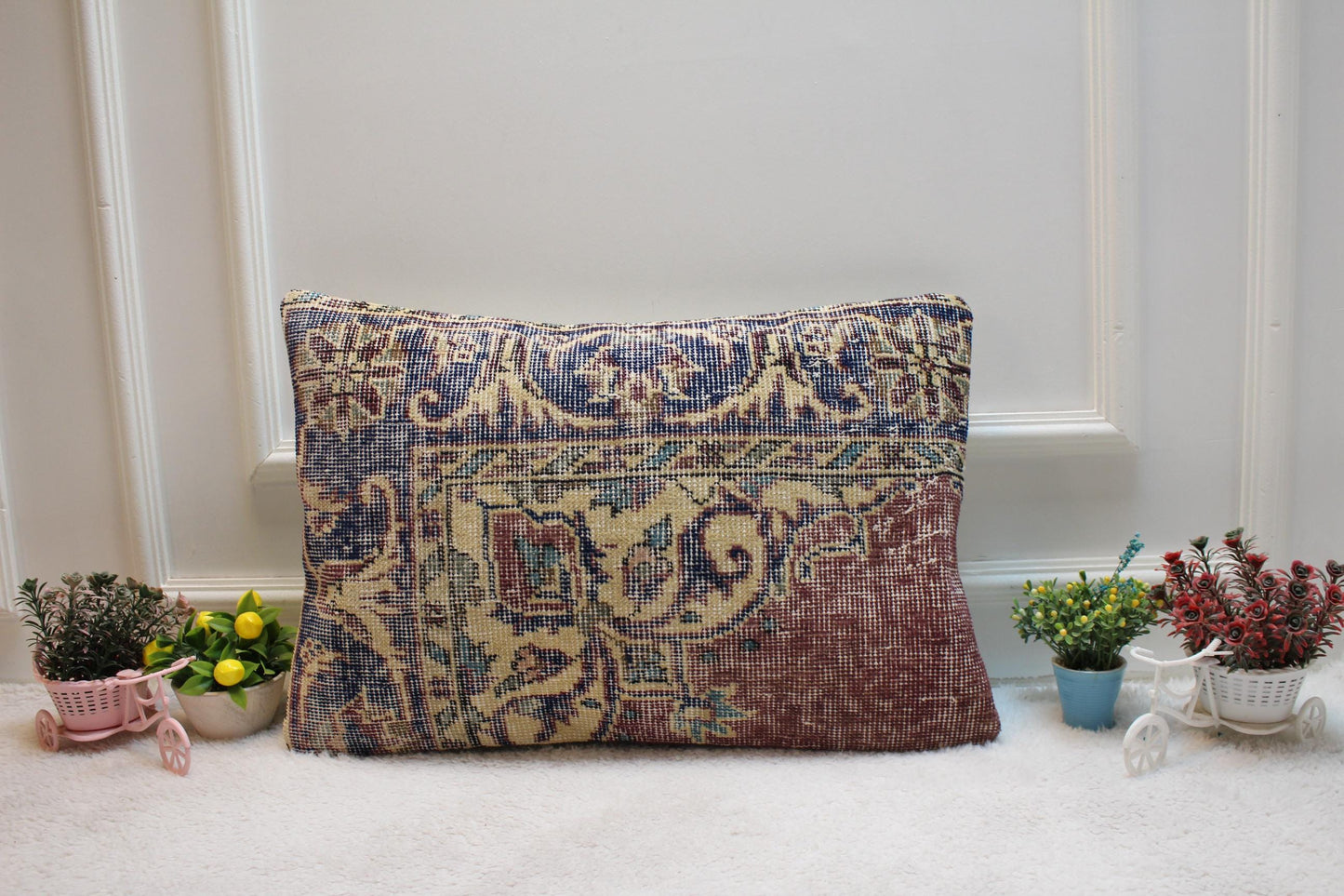 Floral Kilim Pillow Cover: Vintage Turkish Rug, Handmade Wool (16x24 Inc)
