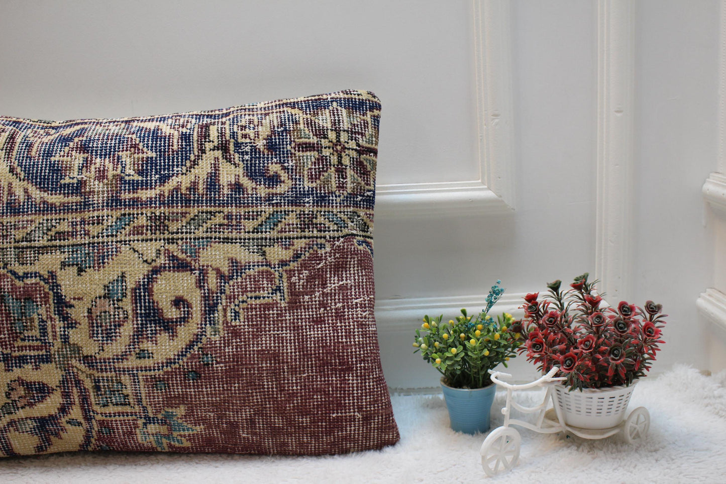 Floral Kilim Pillow Cover: Vintage Turkish Rug, Handmade Wool (16x24 Inc)
