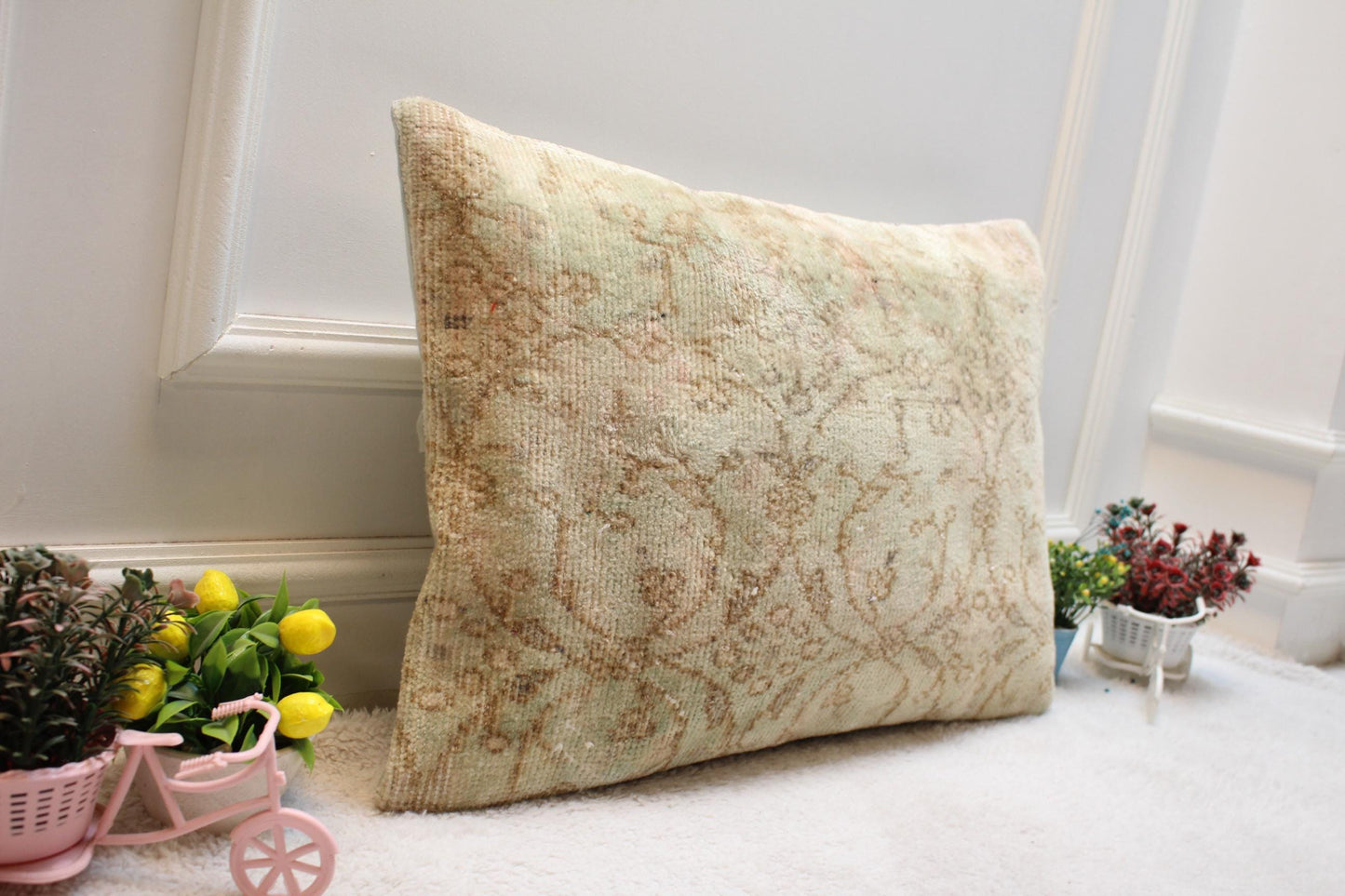 Handmade Beige Wool Lumbar Pillow Cover: Vintage Anatolian Rug, 16x24 inch