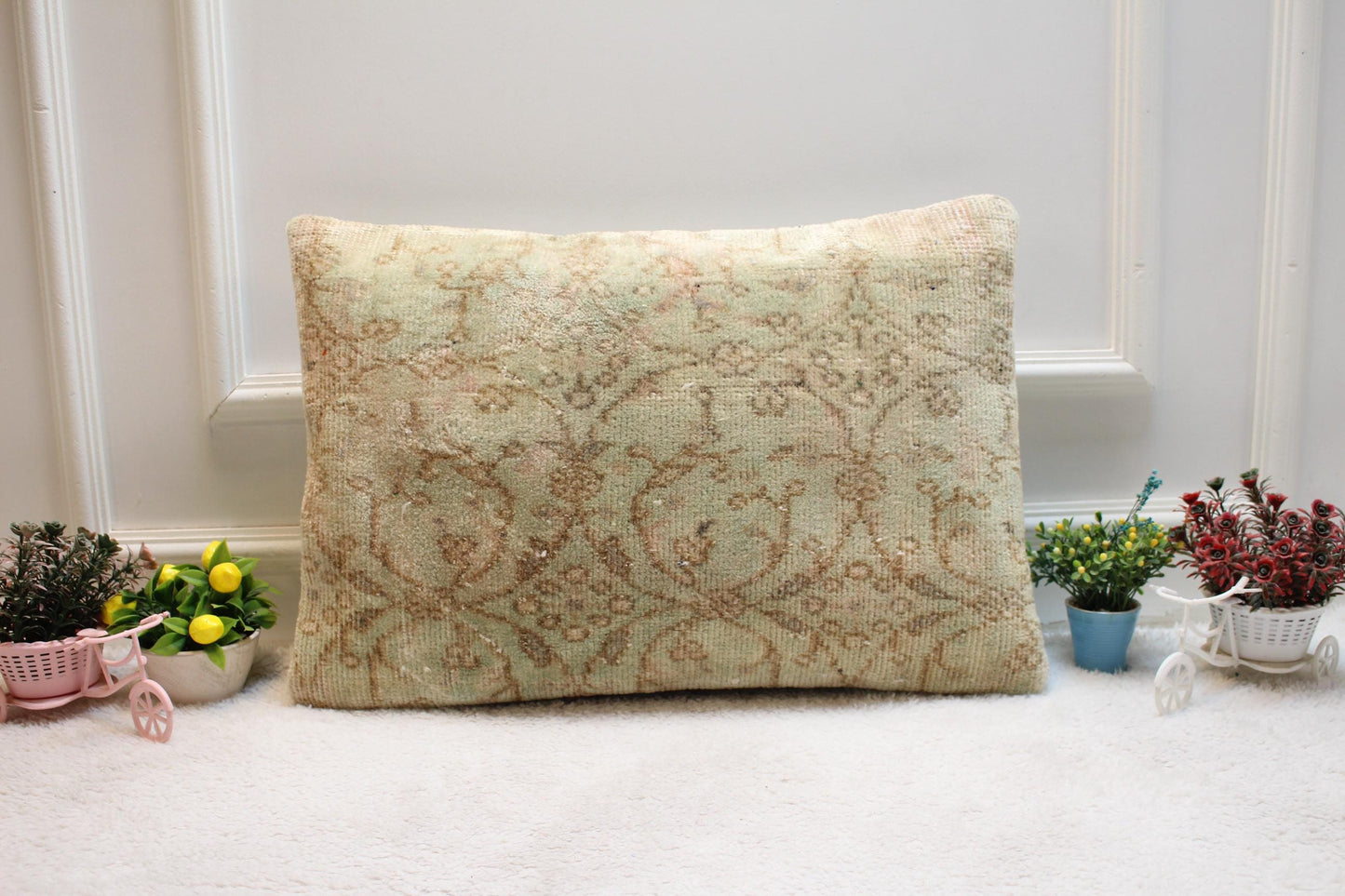 Handmade Beige Wool Lumbar Pillow Cover: Vintage Anatolian Rug, 16x24 inch