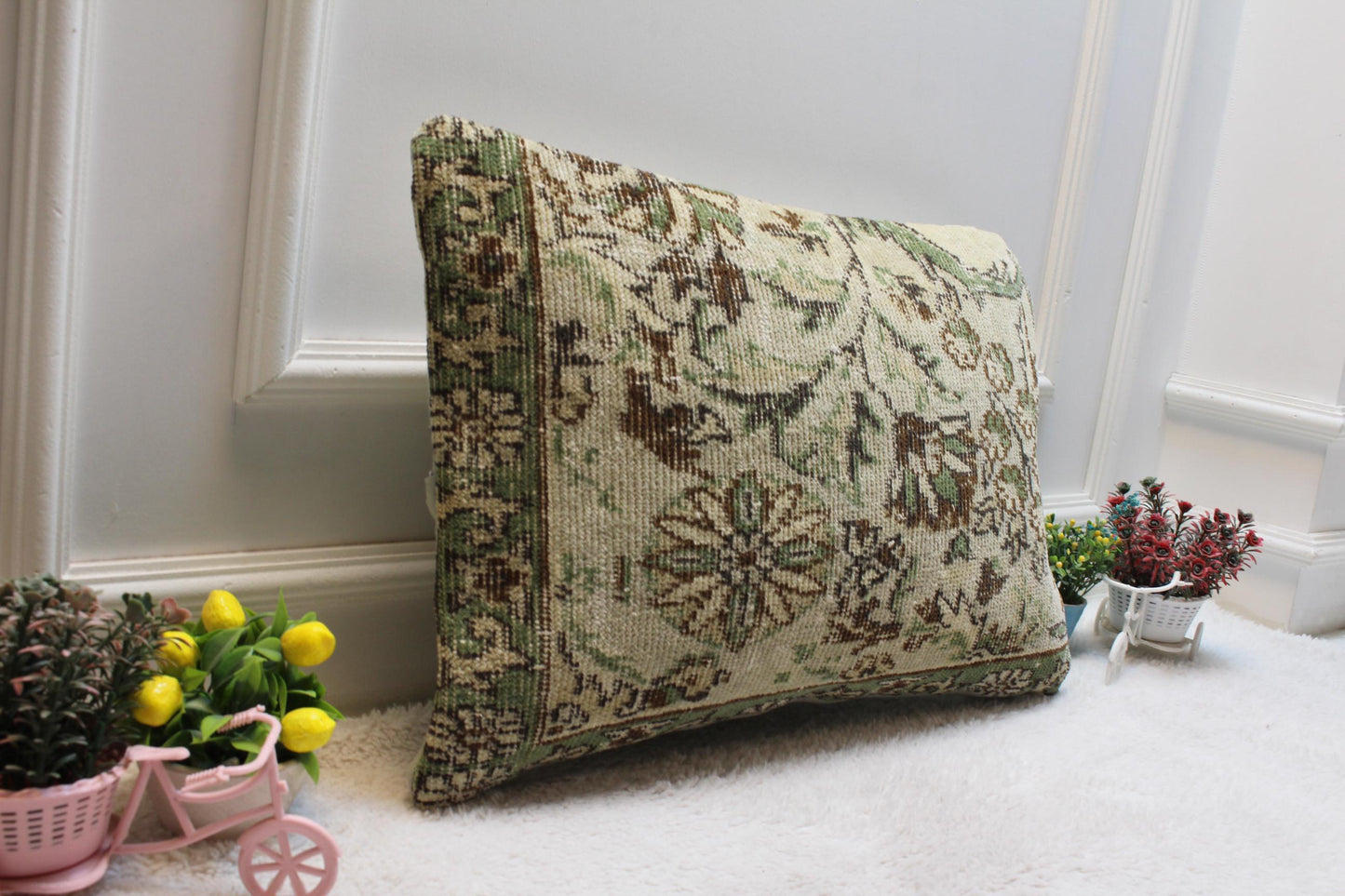 Handmade Beige & Green Kilim Lumbar Pillow Cover (16x24 inch)