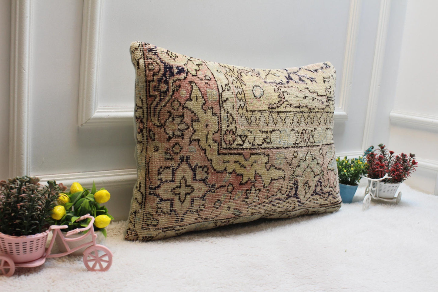 Handmade Kilim Pillow Cover: Upcycled Woven Rug, Beige Floral (16x24 inc)