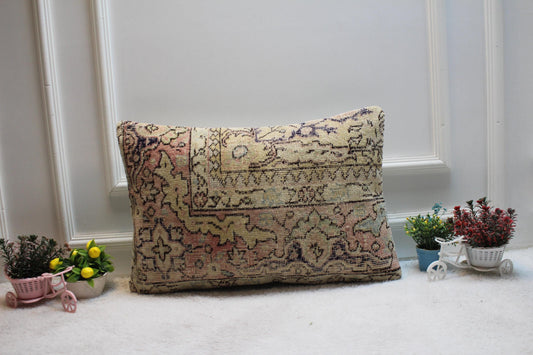 Handmade Kilim Pillow Cover: Upcycled Woven Rug, Beige Floral (16x24 inc)