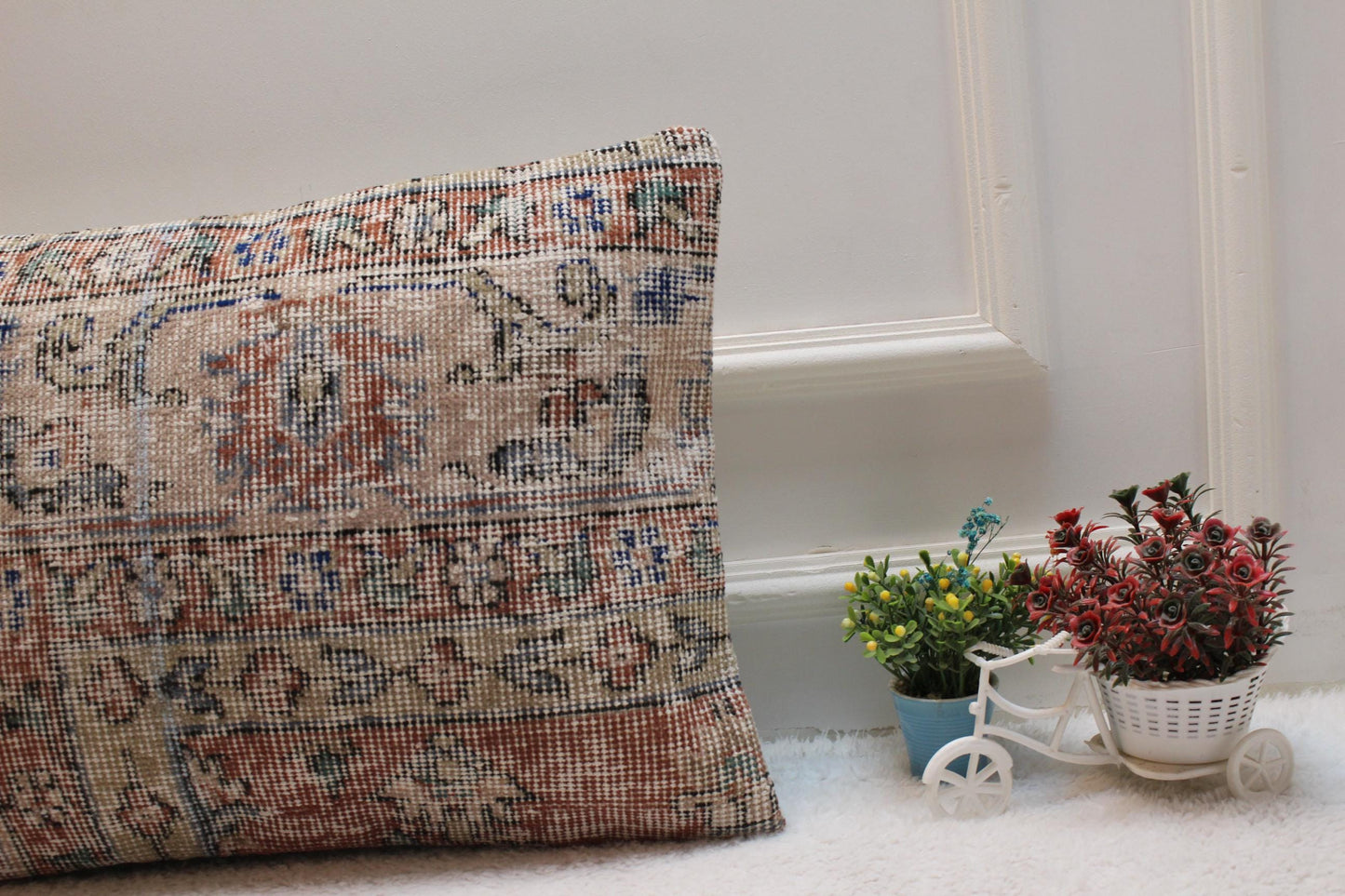 Vintage Turkish Rug Lumbar Pillow Cover: Upcycled Kilim Pillow Case (16x24 in)