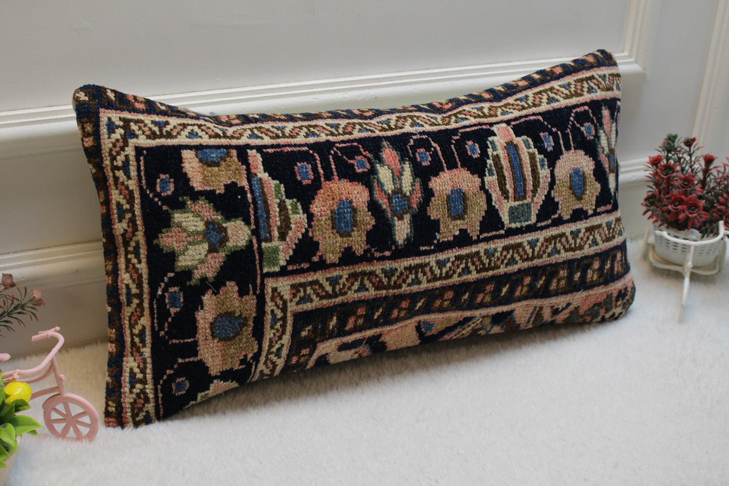 Blue Floral Kilim Lumbar Pillow Cover: Vintage Rug Pillow (12x24 in)