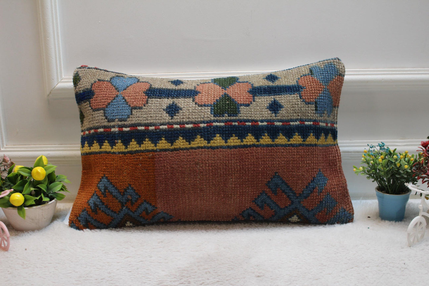 Handmade Floral Kilim Pillow Cover: Organic Wool Lumbar Pillow (12x20 in)