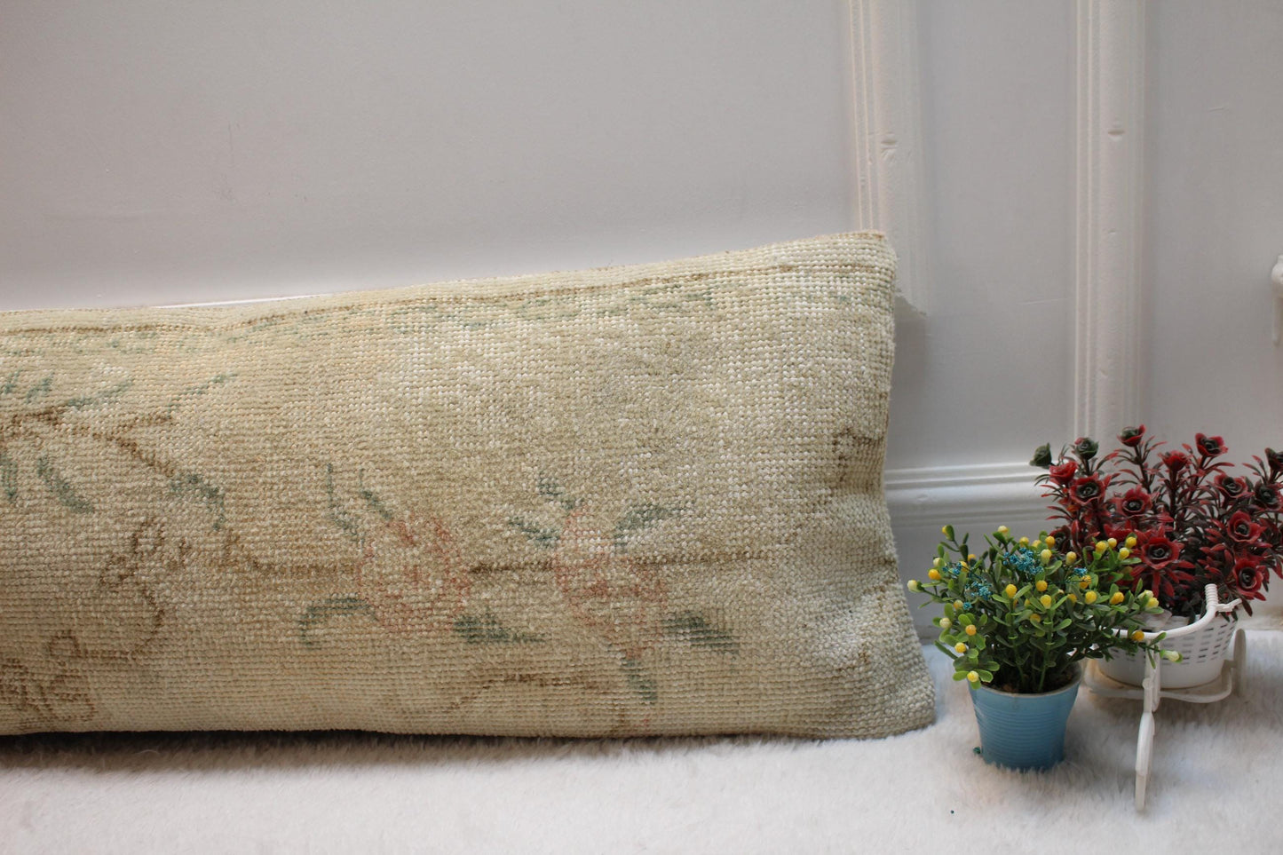 Handmade Beige Floral Turkish Rug Lumbar Pillow Cover (12x36 in)