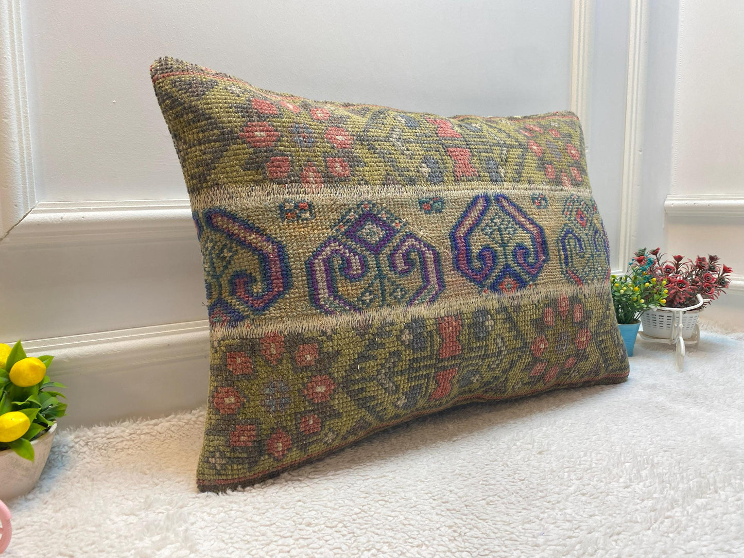 Handmade Wool Lumbar Pillow Cover: Vintage Turkish Kilim (16x24 in)