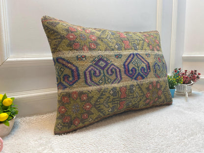 Handmade Wool Lumbar Pillow Cover: Vintage Turkish Kilim (16x24 in)