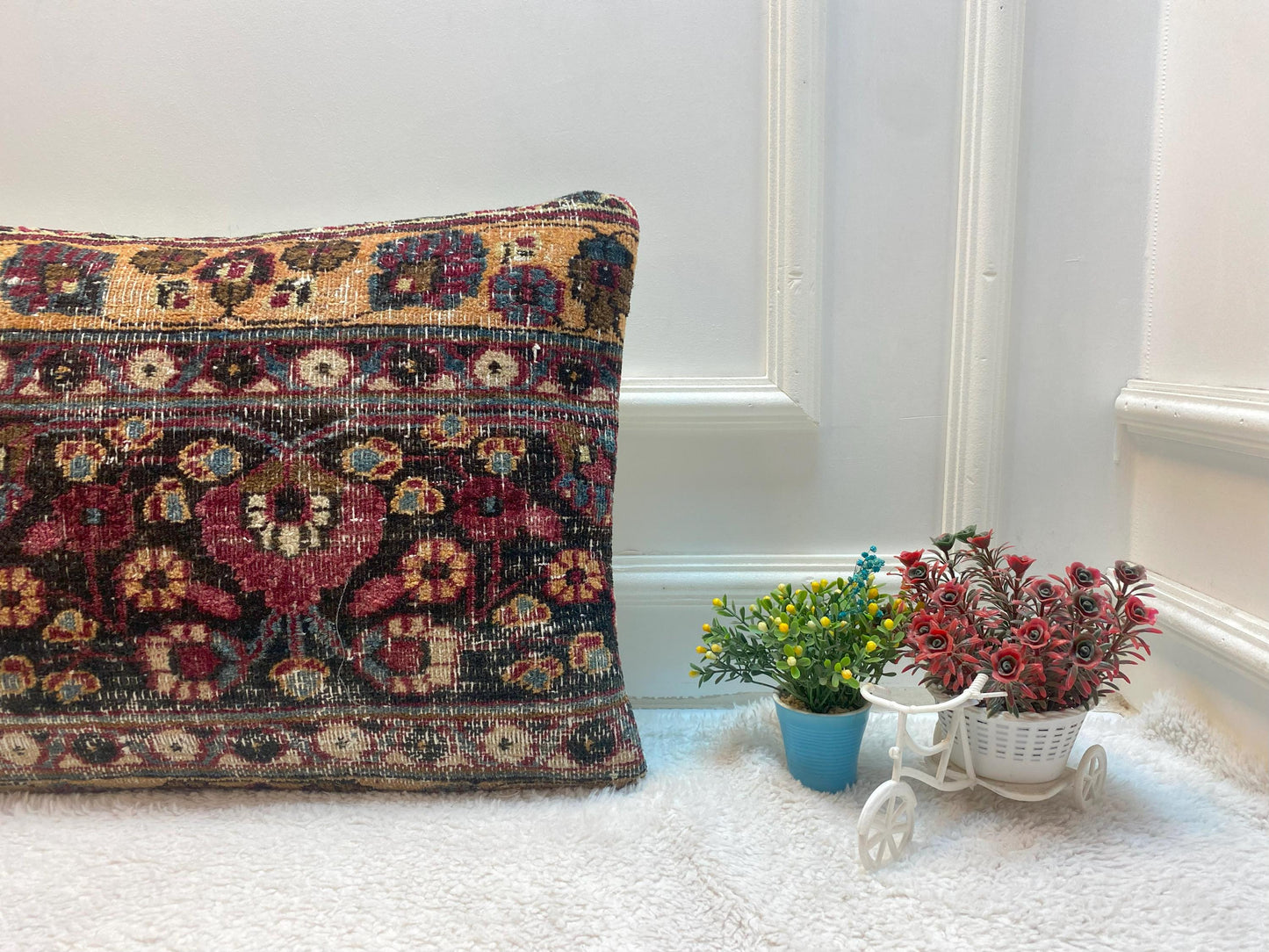 Floral Kilim Lumbar Pillow Cover: Handmade Wool Anatolian Rug (16x24 in)
