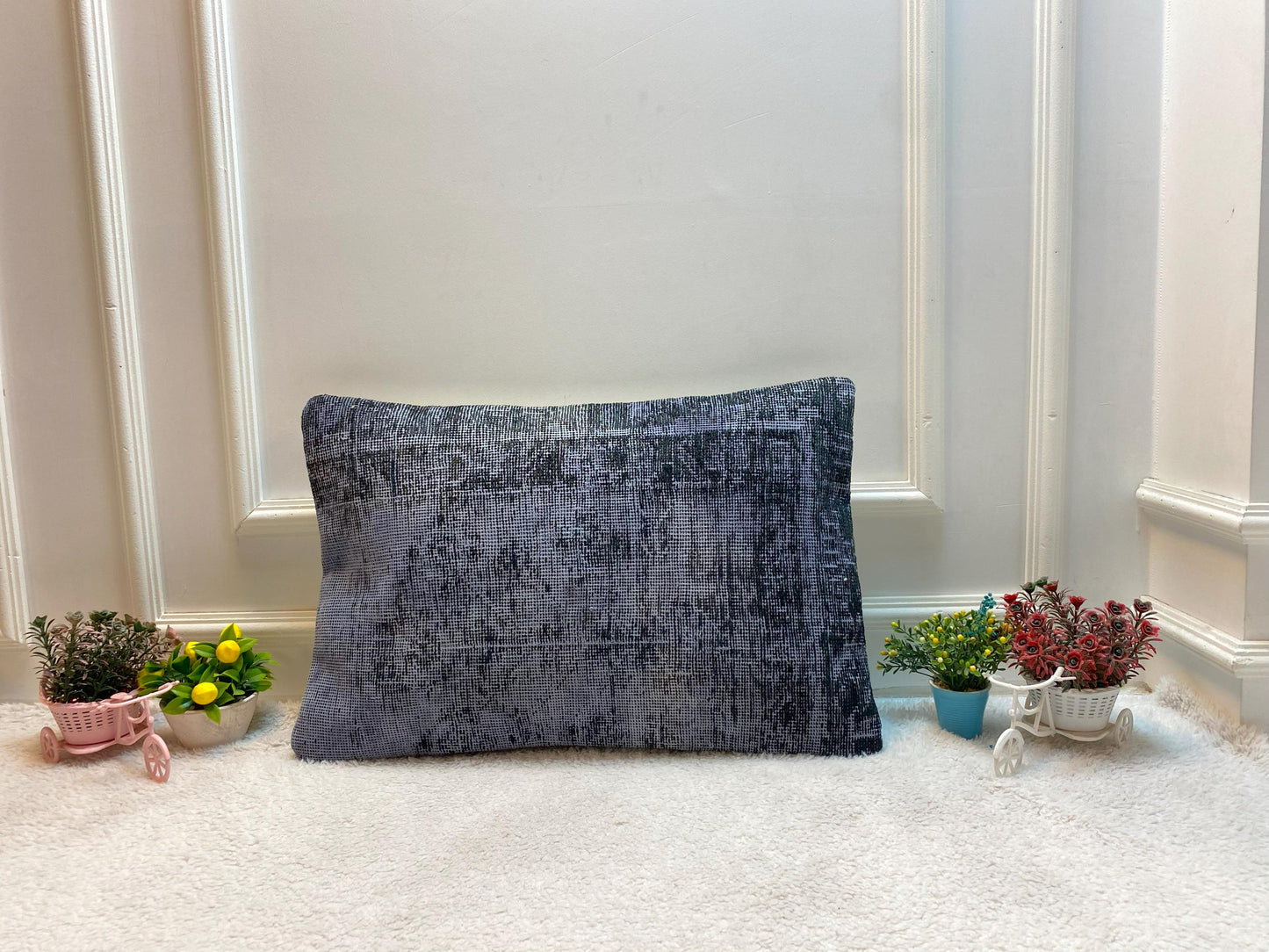 Gray Vintage Turkish Rug Pillow Cover: Handmade Kilim, 16x24 inch