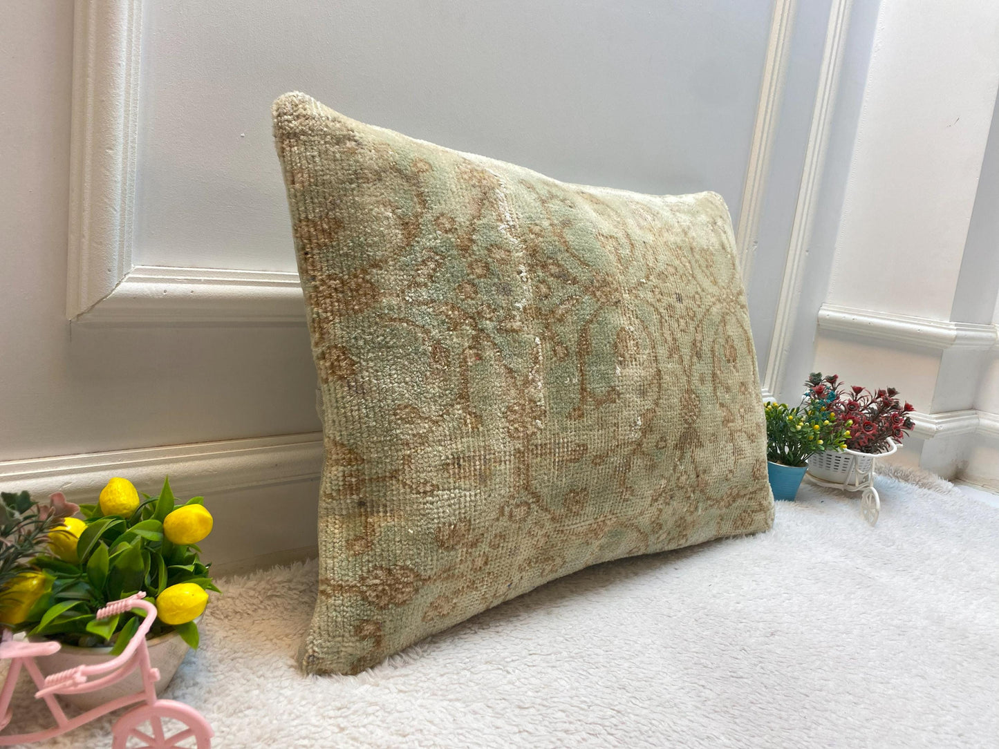 Vintage Turkish Rug Lumbar Pillow Cover: Beige & Green, 16x24 inch