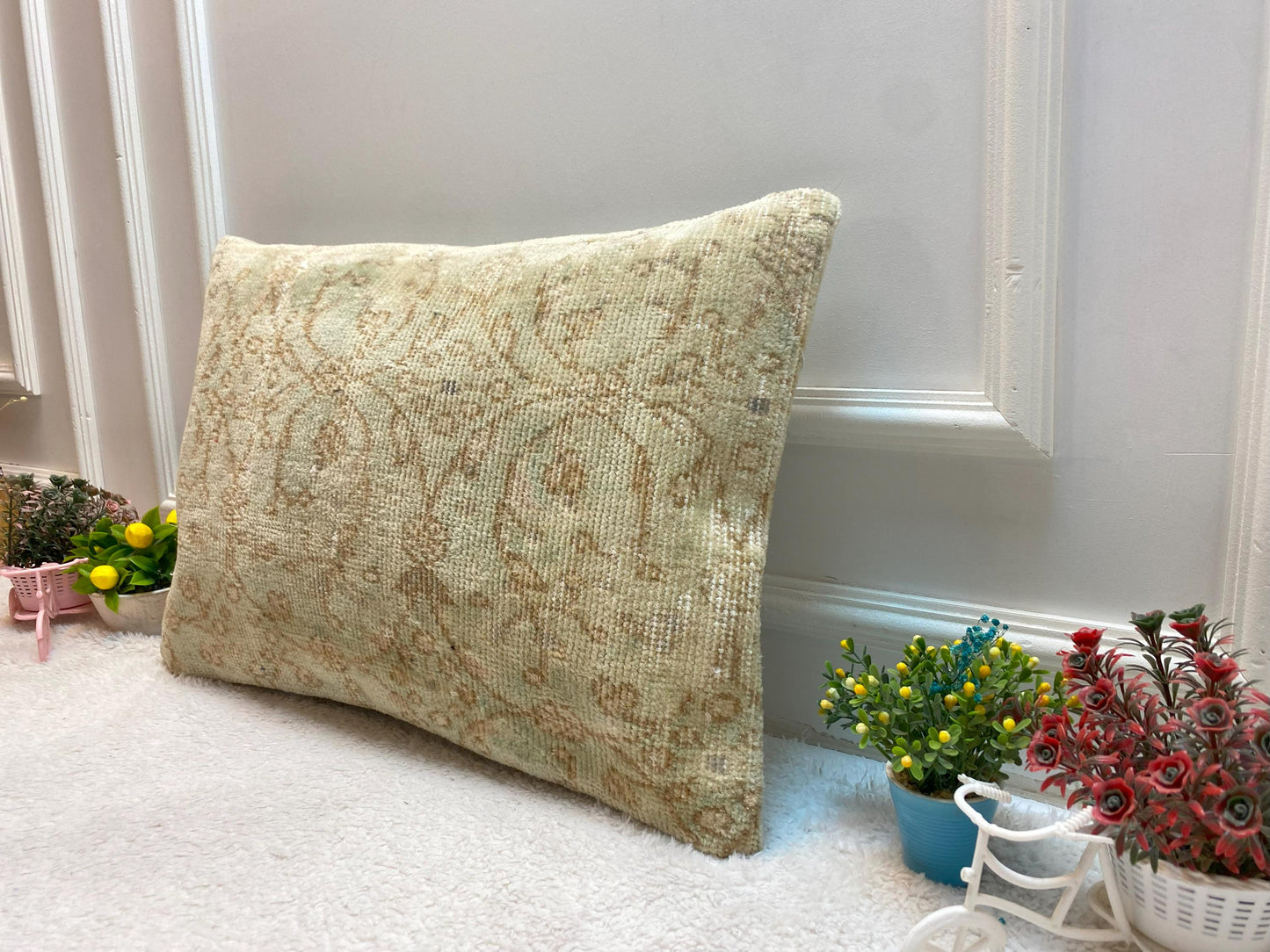 Vintage Turkish Rug Lumbar Pillow Cover: Beige & Green, 16x24 inch