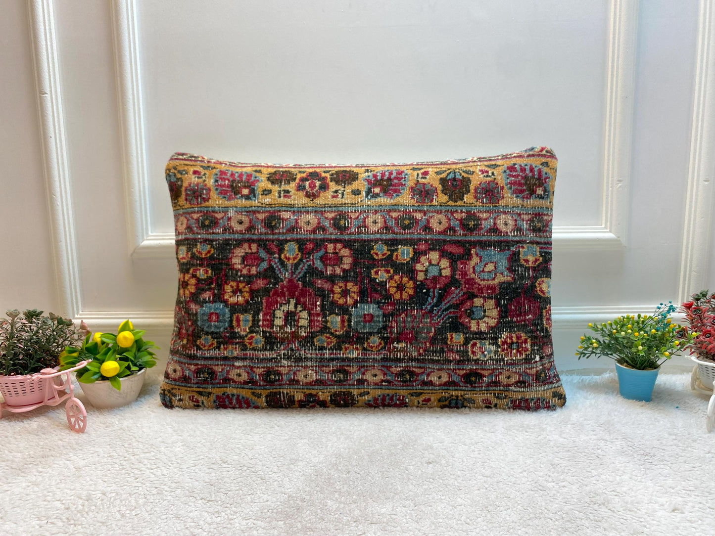 Floral Kilim Lumbar Pillow Cover: Handmade Wool Rug Pillow (16x24 in)