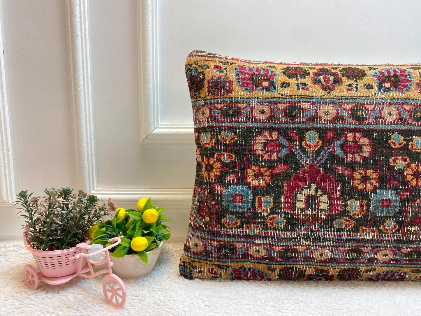 Floral Kilim Lumbar Pillow Cover: Handmade Wool Rug Pillow (16x24 in)