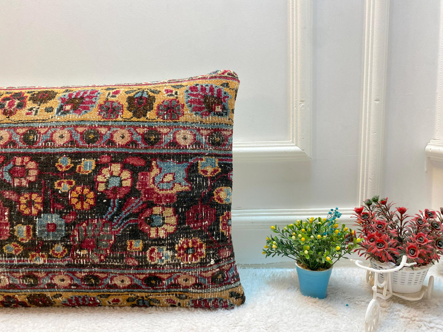 Floral Kilim Lumbar Pillow Cover: Handmade Wool Rug Pillow (16x24 in)