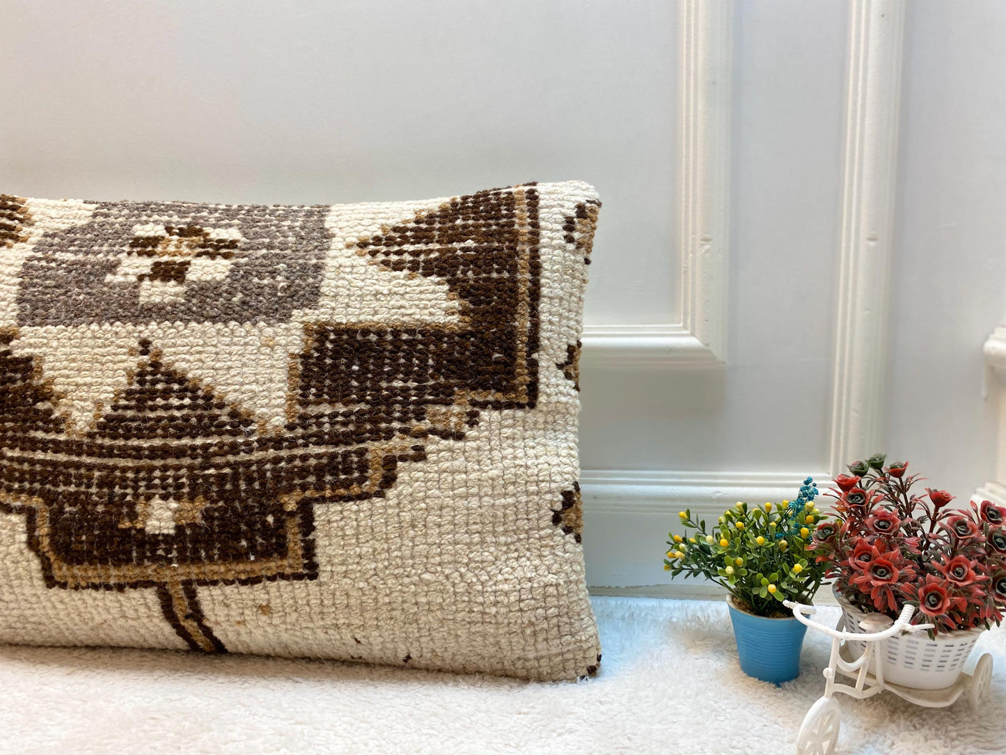 Handmade Turkish Kilim Lumbar Pillow Cover: Geometric Rug Pillow (16x24 in)