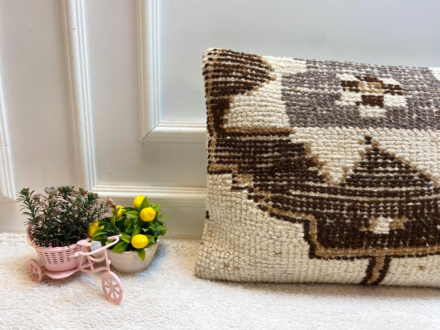Handmade Turkish Kilim Lumbar Pillow Cover: Geometric Rug Pillow (16x24 in)