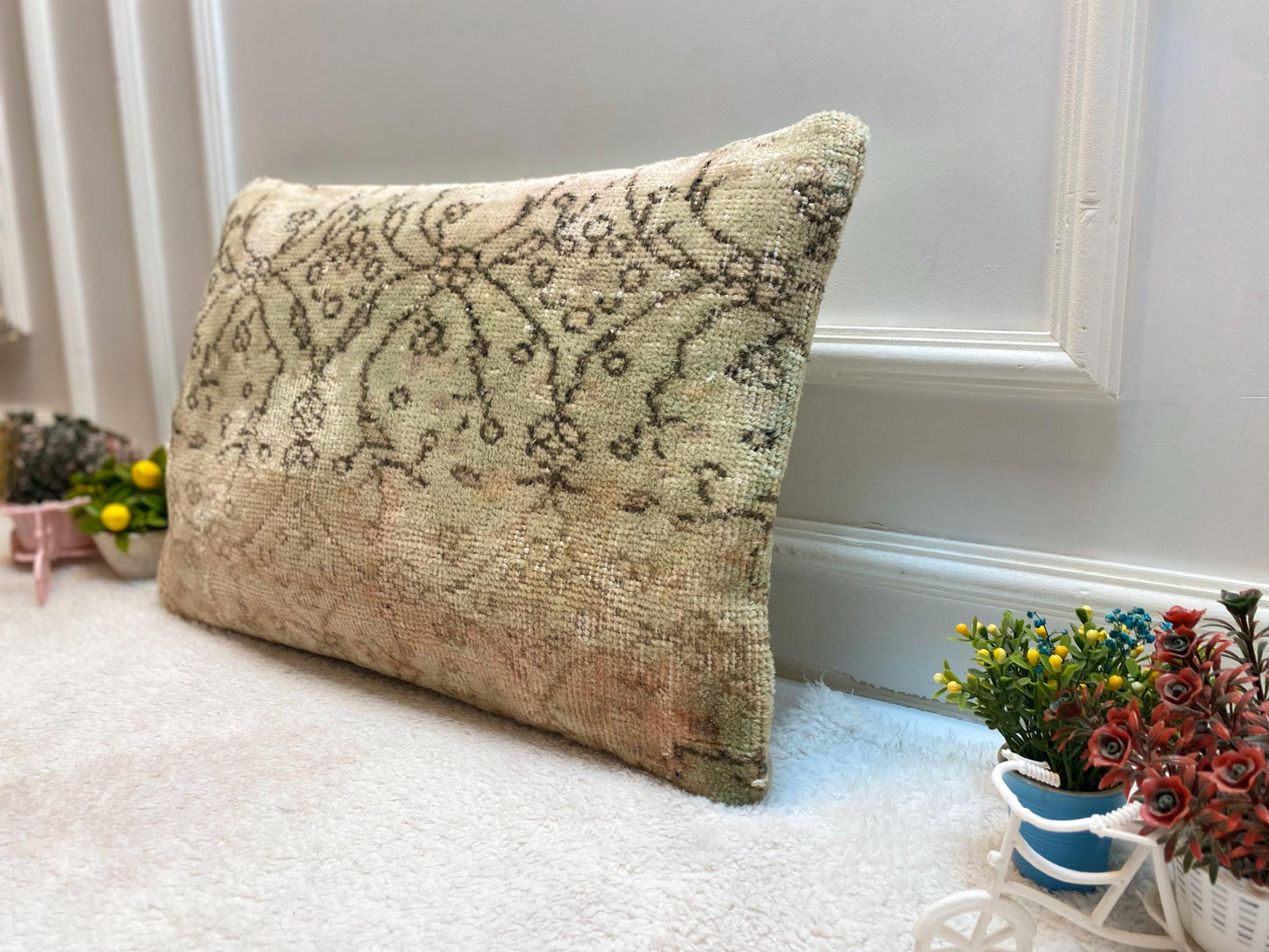 Handmade Lumbar Kilim Pillow Cover: Vintage Turkish Rug, 16x24 inch