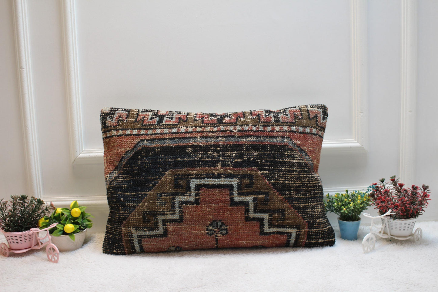 Handmade Lumbar Kilim Pillow Cover: Organic Wool, 16x24 inc