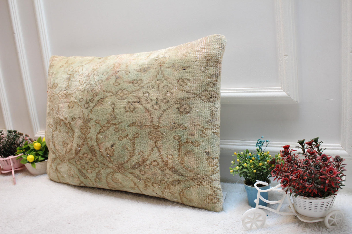 Handmade Beige Wool Lumbar Pillow Cover: Vintage Anatolian Rug, 16x24 inch