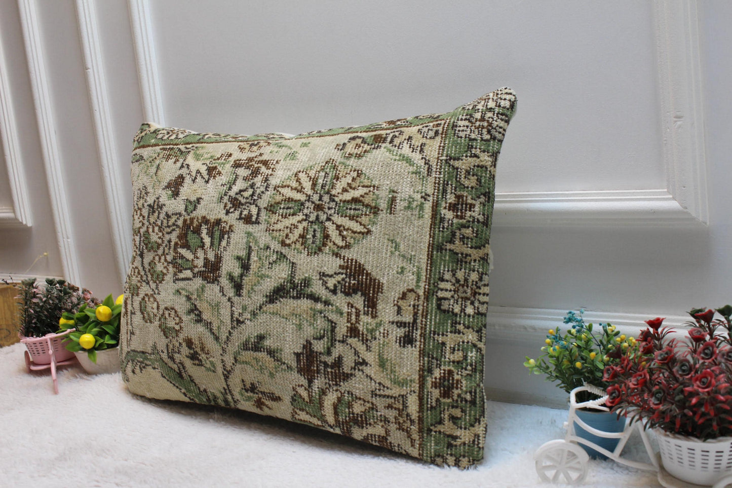Handmade Beige & Green Kilim Lumbar Pillow Cover (16x24 inch)