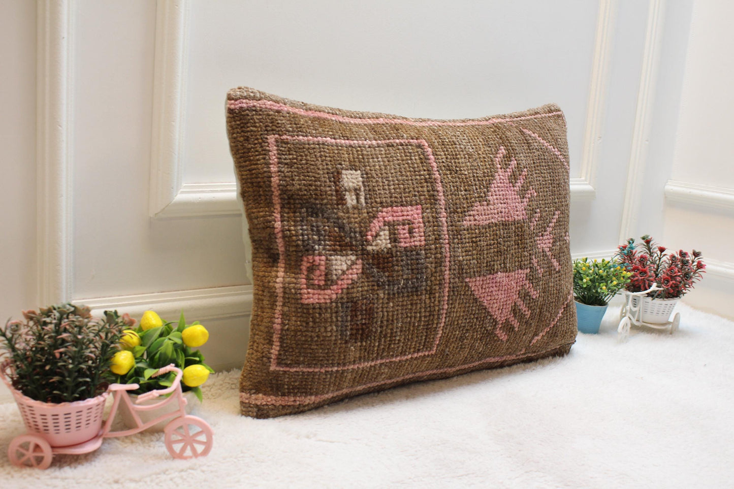 Handmade Turkish Kilim Lumbar Pillow Cover: Brown & Pink Rug Pillow (16x24 in)