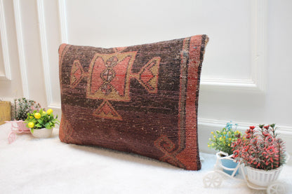 Vintage Turkish Rug Pillow: Ethnic Wool Lumbar Pillow Cover (16x24 in)