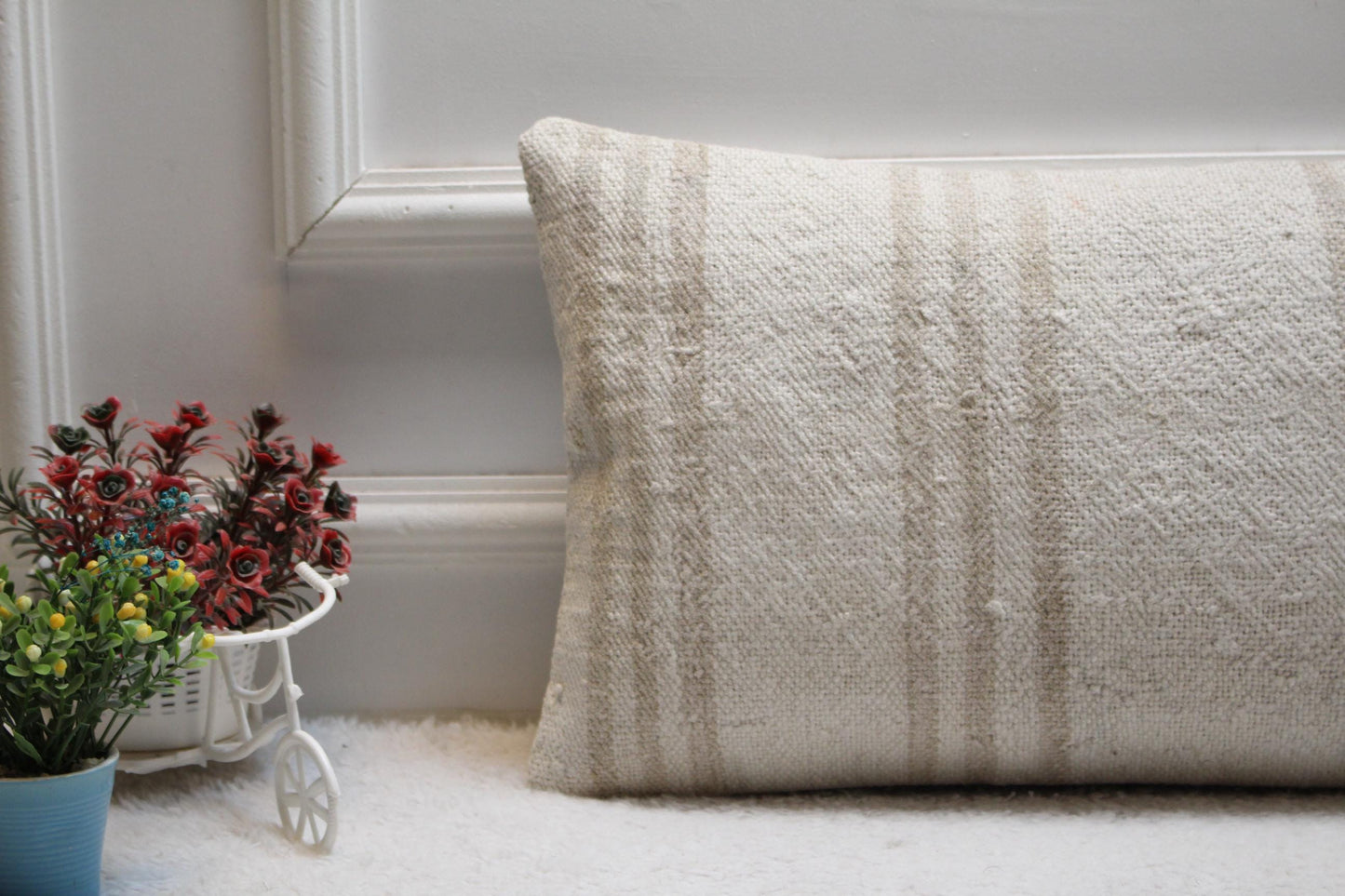 Handmade White Kilim Lumbar Pillow Cover: Bohemian Decor (12x24 in)