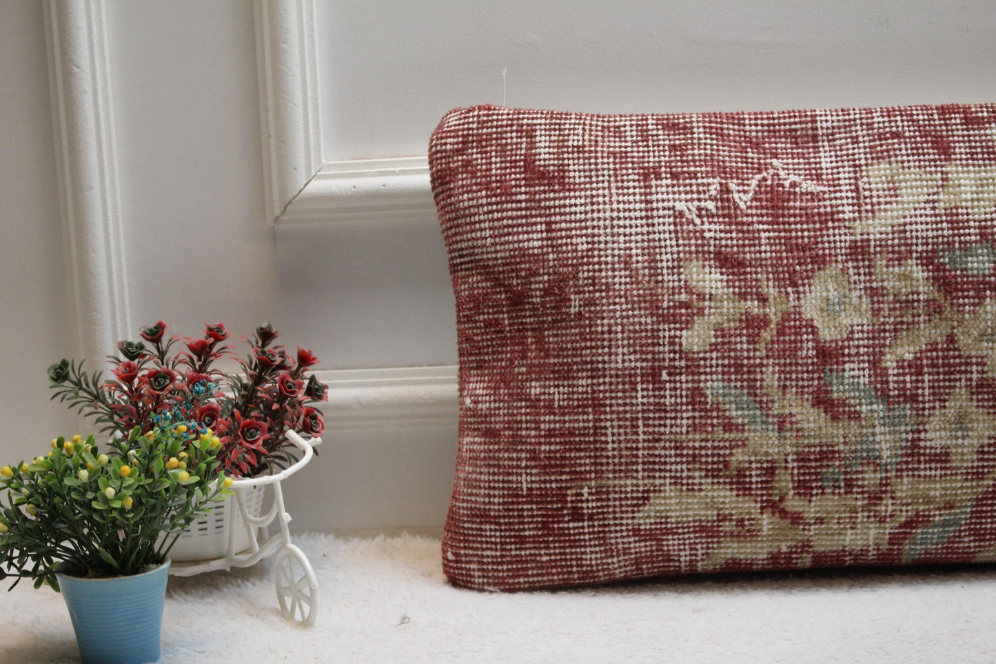 Floral Kilim Lumbar Pillow Cover: Organic Wool Turkish Rug (12x24 in)