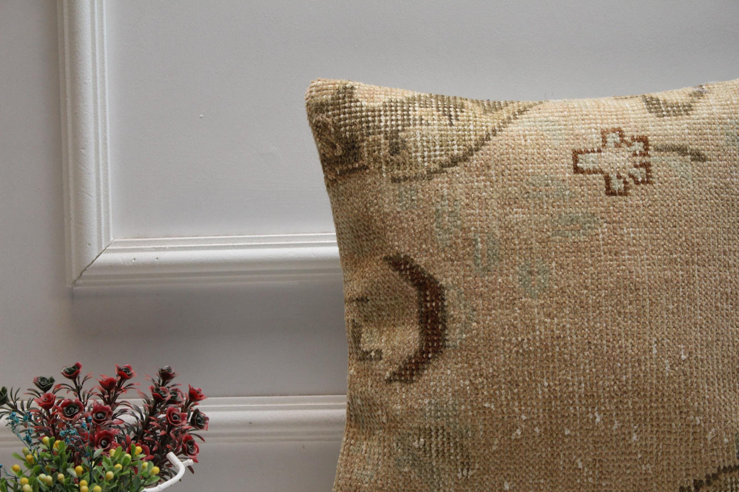 Handmade Beige Turkish Rug Pillow Cover: Boho Home Decor (16x16 in)