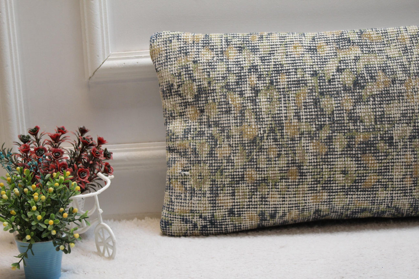 Floral Kilim Pillow Cover: Handmade Turkish Rug Lumbar Pillow (12x24 in)