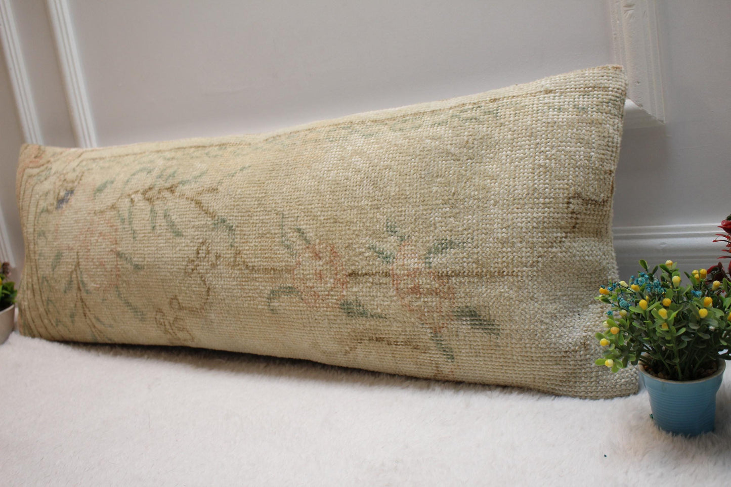 Handmade Beige Floral Turkish Rug Lumbar Pillow Cover (12x36 in)