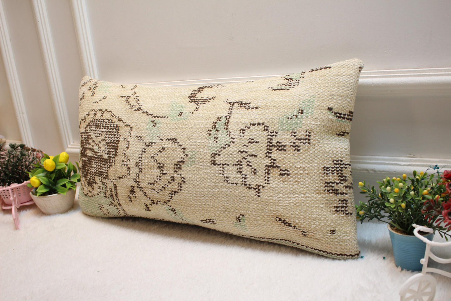 Handmade Beige Anatolian Lumbar Pillow Cover: Upcycled Kilim, 12x24 inch