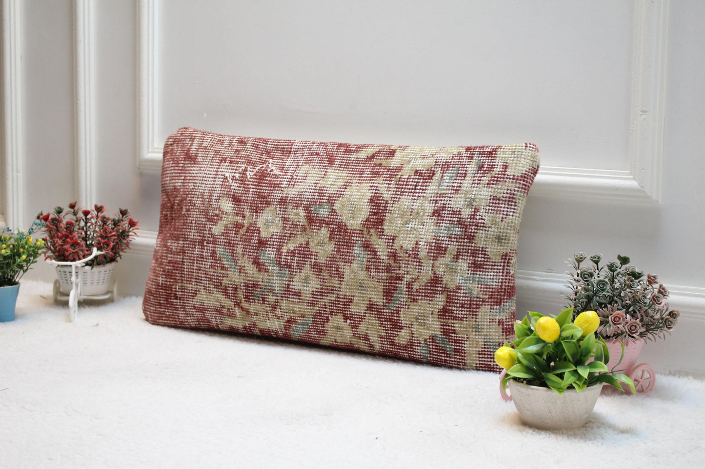 Floral Kilim Lumbar Pillow Cover: Organic Wool Turkish Rug (12x24 in)