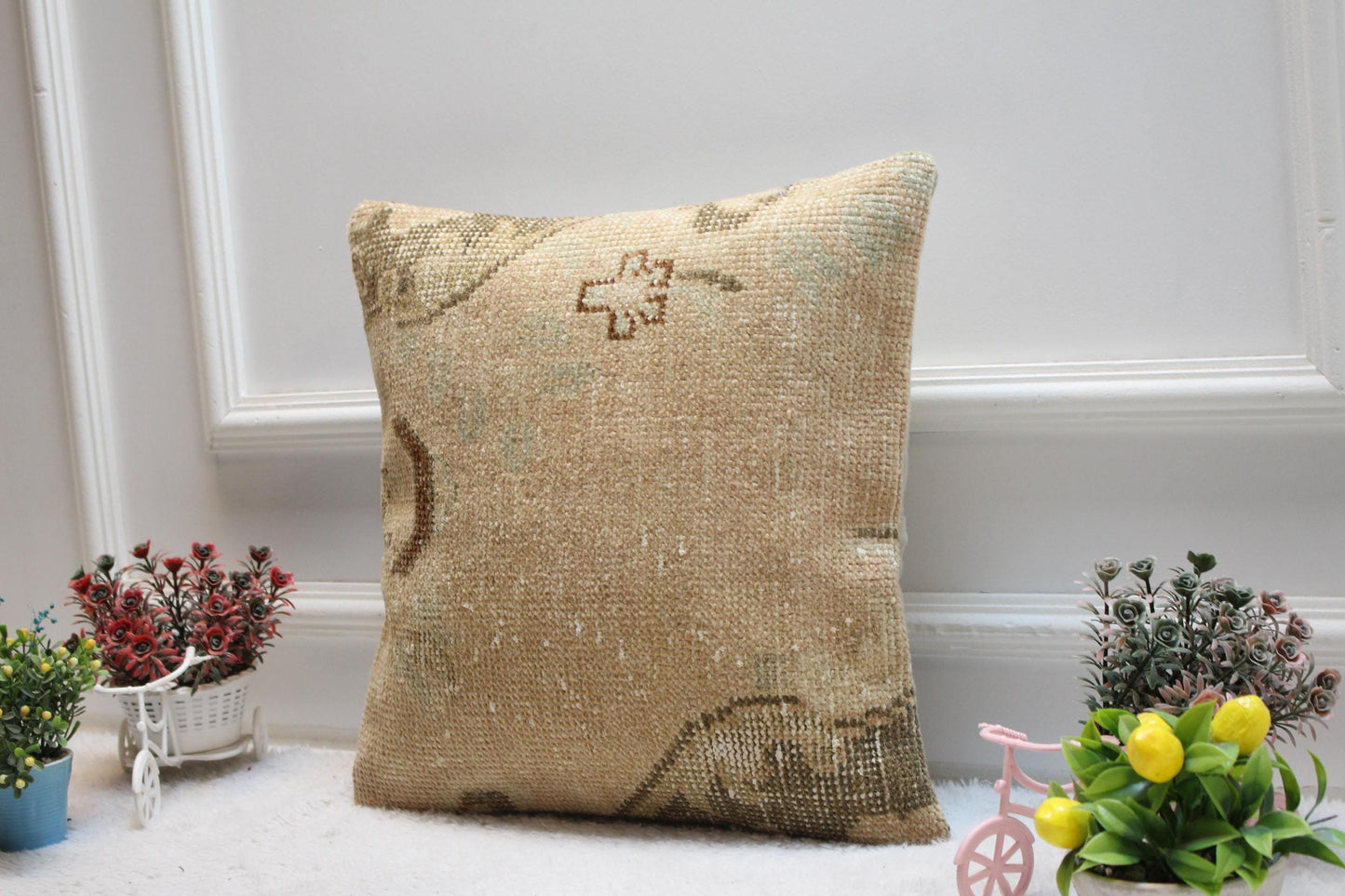 Handmade Beige Turkish Rug Pillow Cover: Boho Home Decor (16x16 in)