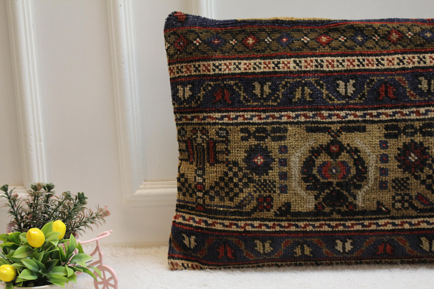 Handmade Wool Turkish Rug Lumbar Pillow Cover (16x32 in)