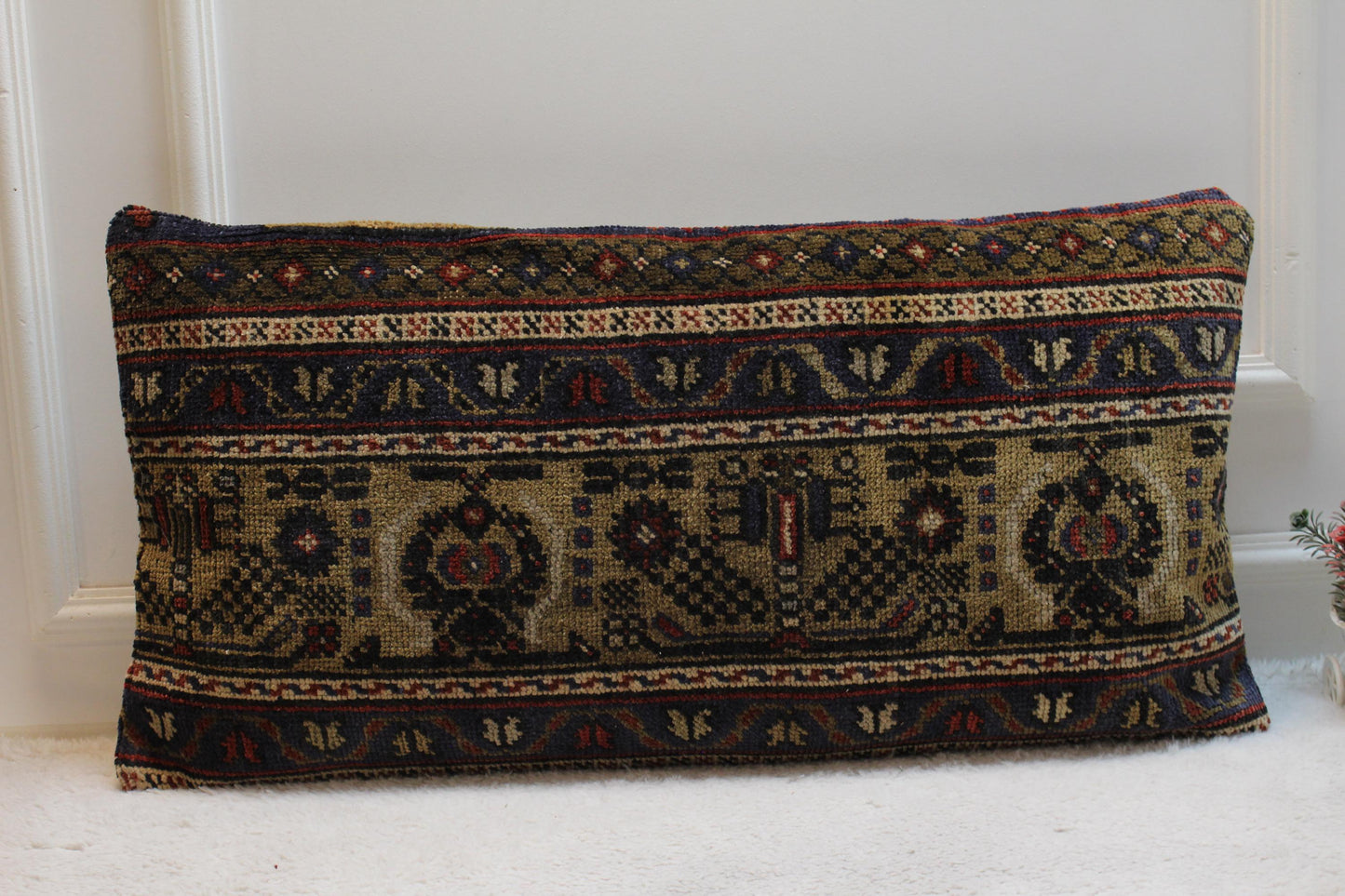 Handmade Wool Turkish Rug Lumbar Pillow Cover (16x32 in)